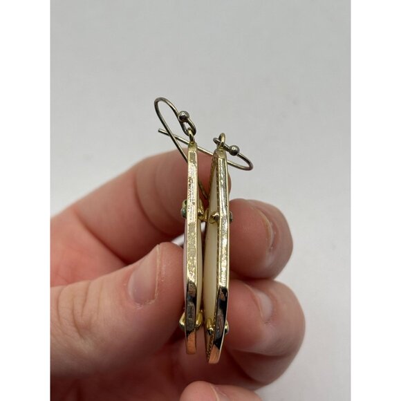 Kendra Scott Elle Gold Drop Earrings In White Pearl - Picture 4 of 4